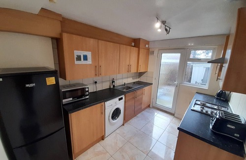 Wilford House | Family-Friendly Kingswood House in West Bridgford