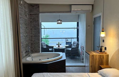 Suleymanpasa Hotel | Kingway Suite: Guest Rated 10/10 with Family-Friendly Amenities