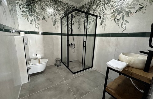 Suleymanpasa Hotel | Kingway Suite: Guest Rated 10/10 with Family-Friendly Amenities