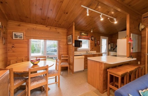 Kinloch House | Top-Rated Kinloch Lake Front View with Pool & Breakfast