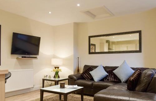 Dunfermline House | Kid-Friendly Retreat at Kinneddar Cottage - 4-Star Escape