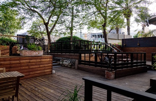 Tiberias Old City House | Pet-Friendly Kinneret Lodging with Ocean View & Pool