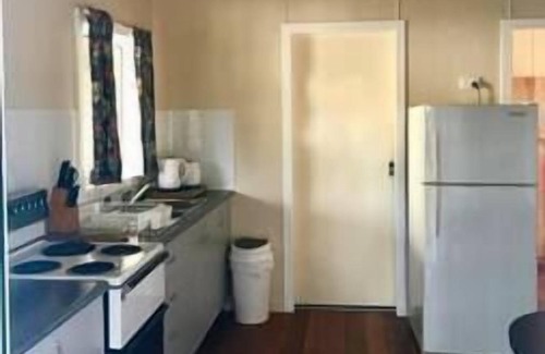 Kioloa Cabin | Relaxing Kioloa Beach Cabin with Ocean View & Kitchen