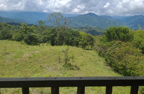 Vergara House | Cozy Stay at Kiosko Rancho Pacho: Pet and Child Friendly