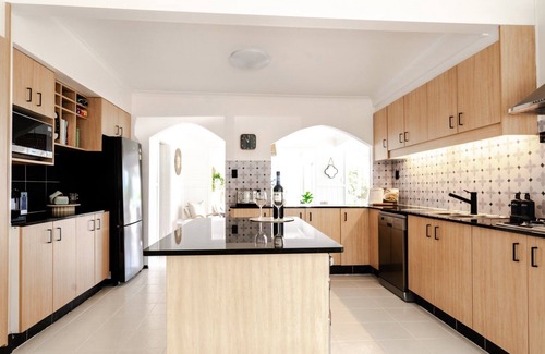 Bateau Bay House | Discover Tranquillity at Kipling House with Spa & Lake Views