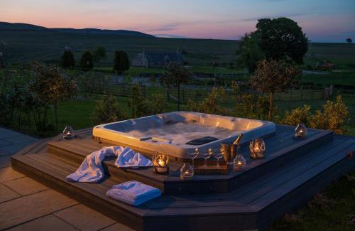 Murthly House | Relax at Kipney Farmhouse with Hot Tub & Top Guest Rating