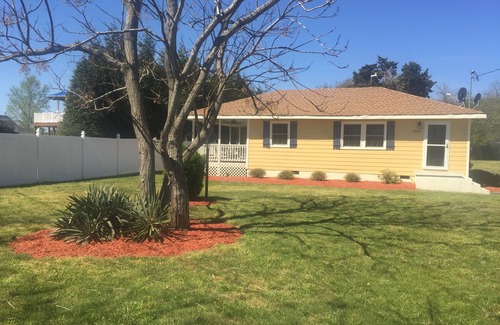 Cape Charles Cottage | Cozy Cottage Near Kiptopeke State Park with Pool & Spa