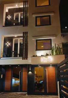 Licola House | Oceanfront Kira Suites: Guest Rated 9.5, Family-Friendly