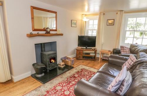 Kelso House | Cozy Kirk Cottage: Pet-Friendly Retreat for Families