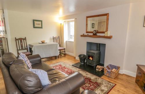 Kelso House | Cozy Kirk Cottage: Pet-Friendly Retreat for Families