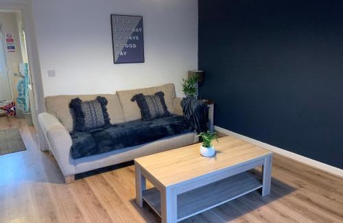 Skegby House | Cozy Kirkby House: Pet-Friendly Stay for Up to 7 Guests