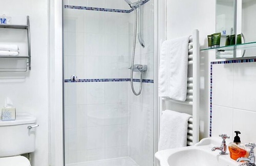 Knaresborough Bed & Breakfast | Charming Kirkgate House: 4-Star Stay with Breakfast Included