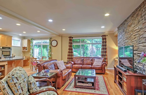 Kirkland House | Inviting Kirkland Home with Backyard - Minutes to Lake