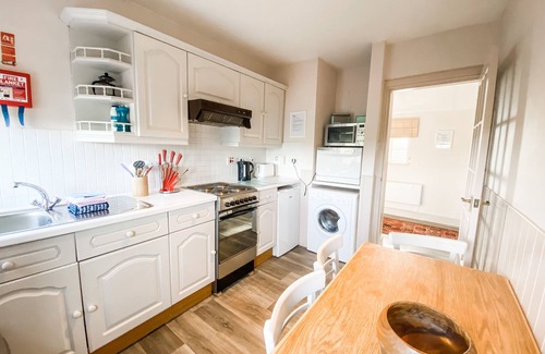 Anstruther Cottage | Cozy Kirkmay Cottage: Family-Friendly Stay for 4 Guests