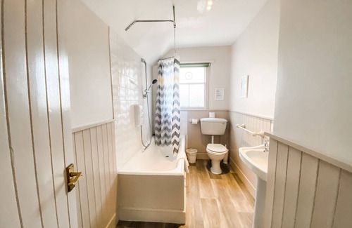 Anstruther Cottage | Cozy Kirkmay Cottage: Family-Friendly Stay for 4 Guests