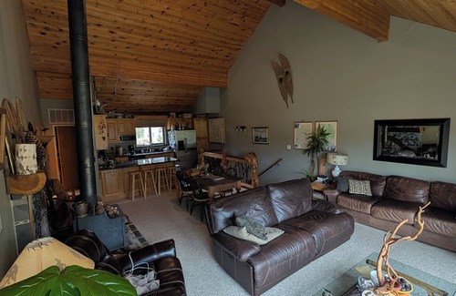 Kirkwood House | Relaxing Kirkwood Ski Lodge with Breakfast and Kitchen Access