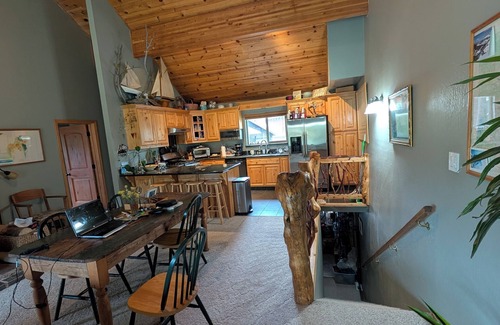 Kirkwood House | Relaxing Kirkwood Ski Lodge with Breakfast and Kitchen Access