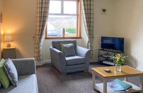 Kilmichael Glassary House | Cozy Kirnan Cottage: Family-Friendly Retreat Awaits You