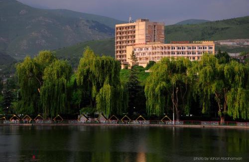 Vanadzor Hotel | Discover Kirovakan Hotel: Oceanfront Bliss Awaits You