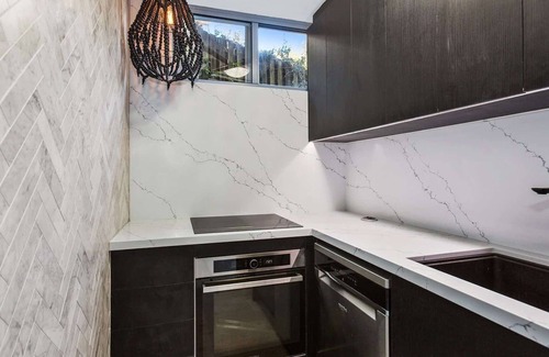 Coolangatta Apartment | Beachfront Comfort at Kirra Gardens - Min. 3 Night Stays