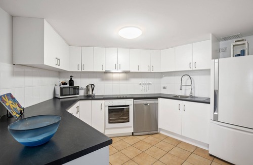 Coolangatta Apartment | Experience Kirra Palms Holiday Apartments with Ocean Views