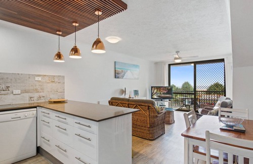 Coolangatta Apartment | Beachfront Bliss at Kirra Vista 9 - Rated 9.6/10!
