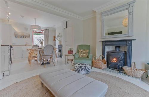 Sheringham House | Charming Kirrin Cottage in Sheringham - Pet Friendly Retreat