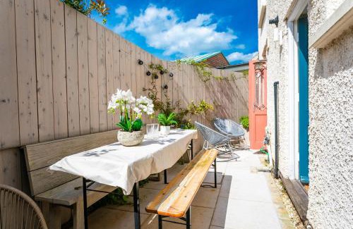 Sheringham House | Charming Kirrin Cottage in Sheringham - Pet Friendly Retreat