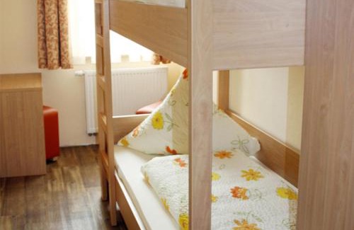 Binzwangen Apartment | Discover Kirschblüte: Family & Pet-Friendly Retreat