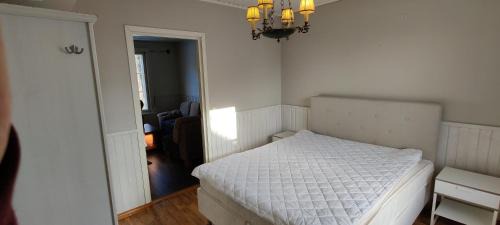 Hameenlinna Apartment | Elegant Kirstulan Kartano: Pet-Friendly Retreat Awaits