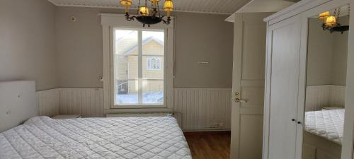 Hameenlinna Apartment | Elegant Kirstulan Kartano: Pet-Friendly Retreat Awaits