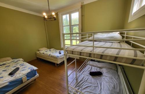 Hameenlinna Apartment | Discover Kirstulan Kartanon: Pet-Friendly 4-Star Retreat