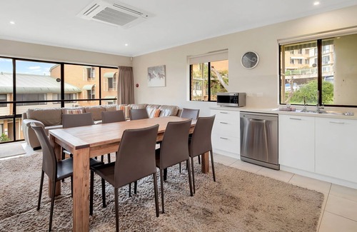 Jindabyne Apartment | Explore Kirwan 22: Ideal Family Retreat with Pool Access
