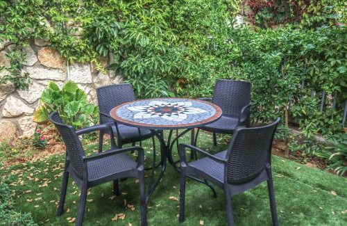 Kiryat Tiv'on Apartment | Family-Friendly Hotel Near Oranim College in Kiryat Tivon