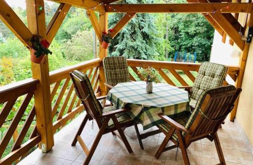 Balatongyorok House | Discover Kis Pele Nyaraló: Pet-Friendly Haven with Hot Tub