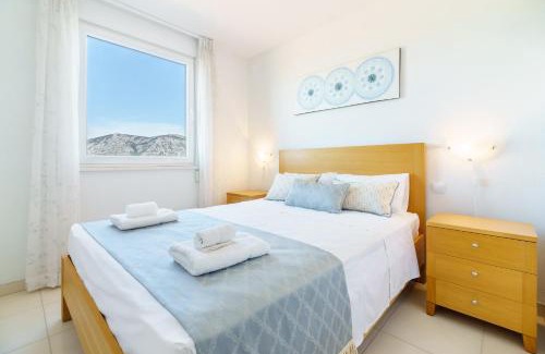 Kneza Apartment | Elegant Kis Residence - Adults Only with Oceanfront Pool