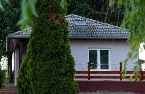 Nagyrev Apartment | Family-Friendly Stay at KisházadVendégház Awaits You