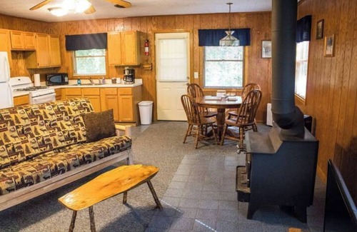 Triumph Cabin | Dog-Friendly Kishauwau Cabins Near Starved Rock State Park