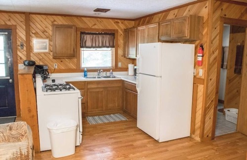 Triumph Cabin | Family Cabin Perfect for 6 with Ocean View and Kitchen