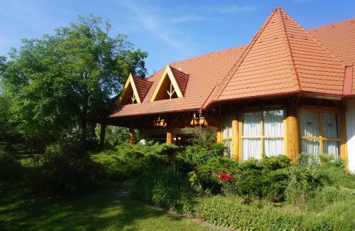 Monoszlo House | Pet-Friendly Retreat at Kiskúti Vendégház - 4-Star Stay!