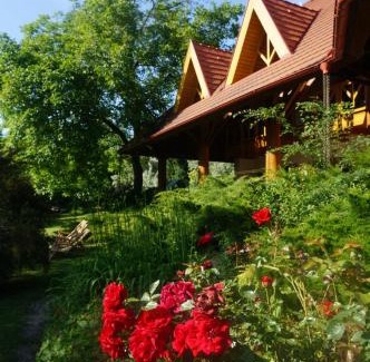 Monoszlo House | Pet-Friendly Retreat at Kiskúti Vendégház - 4-Star Stay!