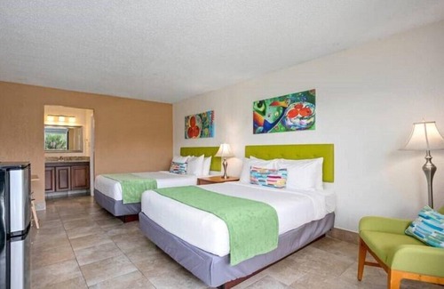 Historic Downtown Kissimmee Hotel | Inviting Kissimmee Room with Pool & Ocean View Access