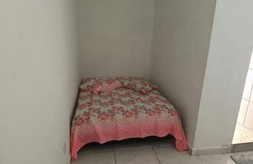 Asturias Apartment | Inviting Kit Flat Near Praia da Pitangueiras in Guarujá