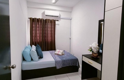 Kampung Rawa Apartment | Budget-Friendly KITA IMPIAN B-20-07: Pool & Family Fun!