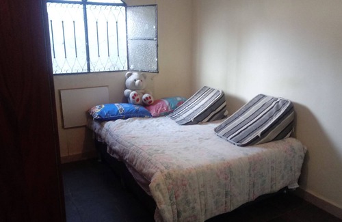 Parque Anchieta House | Cozy Kitchenette House: Ideal for Family and Pet Stays