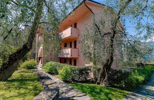 Assenza Apartment | Top-Rated KITE Beth's House: Oceanfront Pool Retreat
