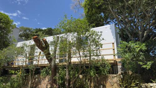 Vargem do Bom Jesus House | Cozy Kitnet in Florianópolis with Ocean Views & Accessibility