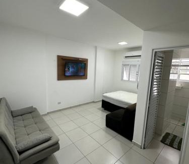 Aparecida Apartment | Oceanfront Kitnet with Beach Access in Santos - Rated 9/10