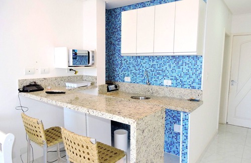 Pitangueiras Apartment | Cozy Kitnet with Air Conditioning and Ocean View in Guaruja