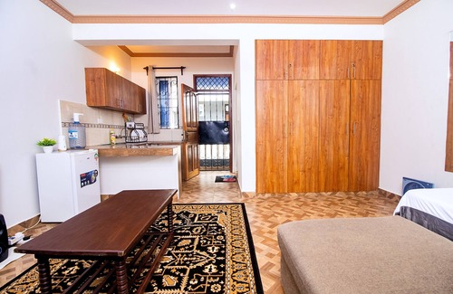 Gede Apartment | Cozy Kitra Homes: A Comfortable Studio Retreat for Families